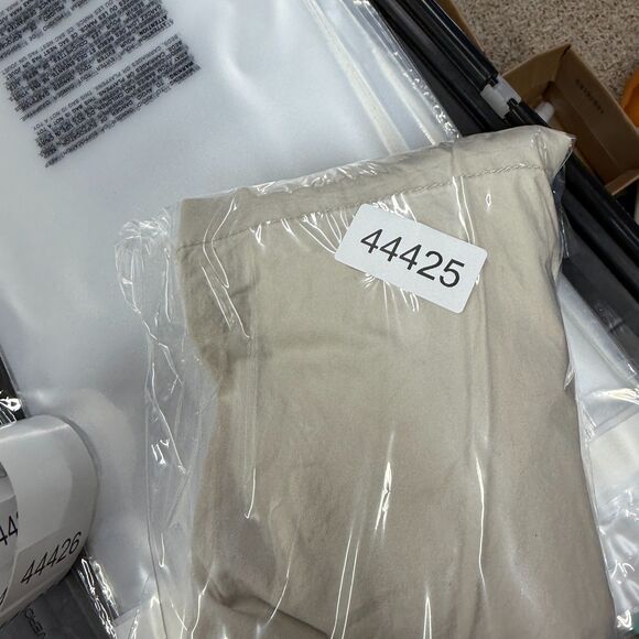 Unbranded Shorts Men 36 Beige Mid Rise Bermuda Pleated Cotton Pockets Regular - Picture 8 of 8